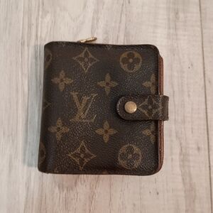 Louis Vuitton Monogram Compact Bifold Wallet Zip/Snap